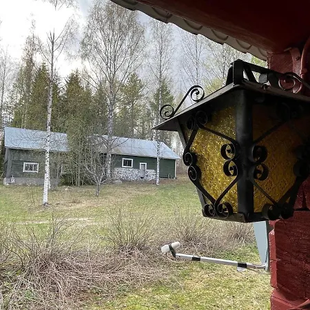 Metsaetaehti Punkaharjulla 샬레